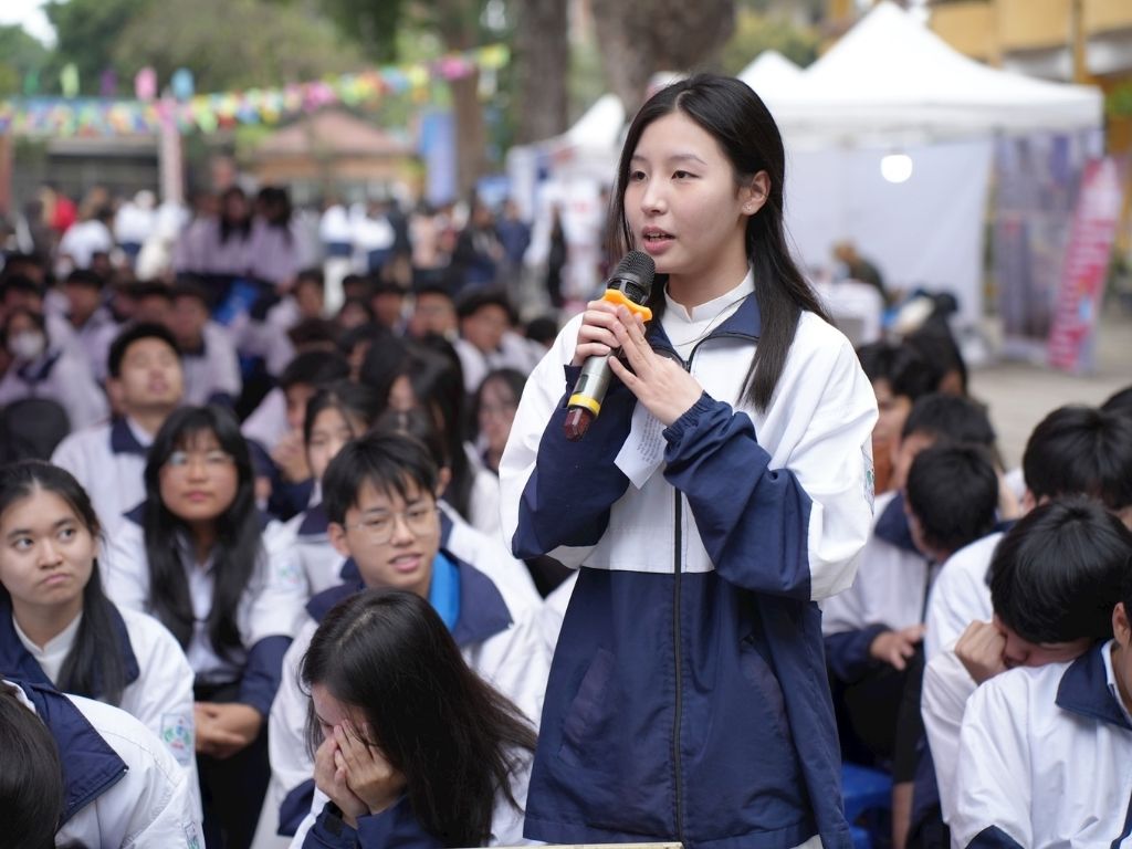 Thiết kế đồng phục học sinh phù hợp với kích thước của từng bạn