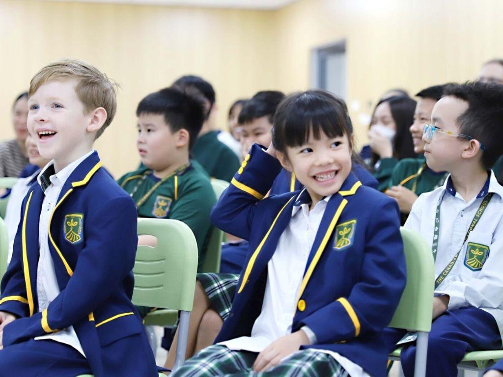 Trường tư thục tại Canada yêu cầu học sinh phải mặc đồng phục
