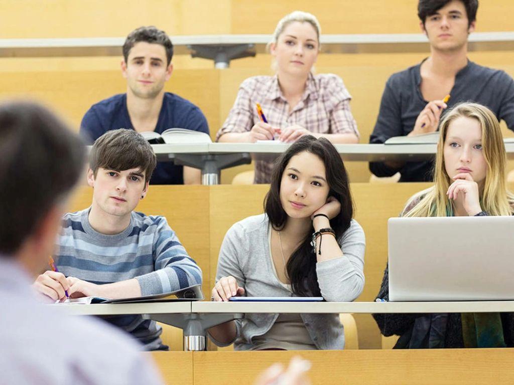 Học sinh ở Canada tự do mặc trang phục theo sở thích cá nhân