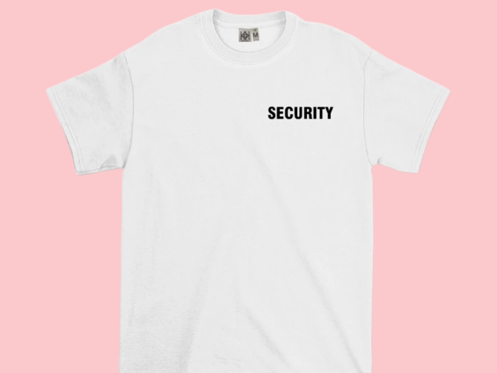 Bạn chỉ có thể in áo với thiết kế vô cùng đơn giản nếu muốn in áo thun lấy liền