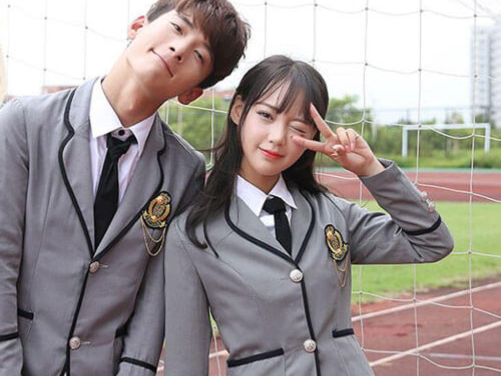 Mẫu Vest gile phối viền màu tương phản tạo điểm nhấn cho chiếc áo