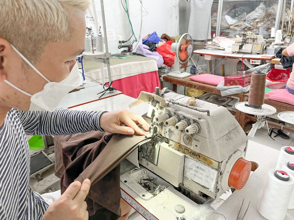 Bạn nên đến trực tiếp xưởng để quan sát từng khâu sản xuất