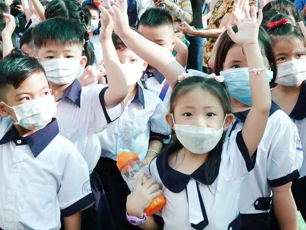 Mẫu đồng phục học sinh tiểu học đẹp cần có màu sắc hài hòa