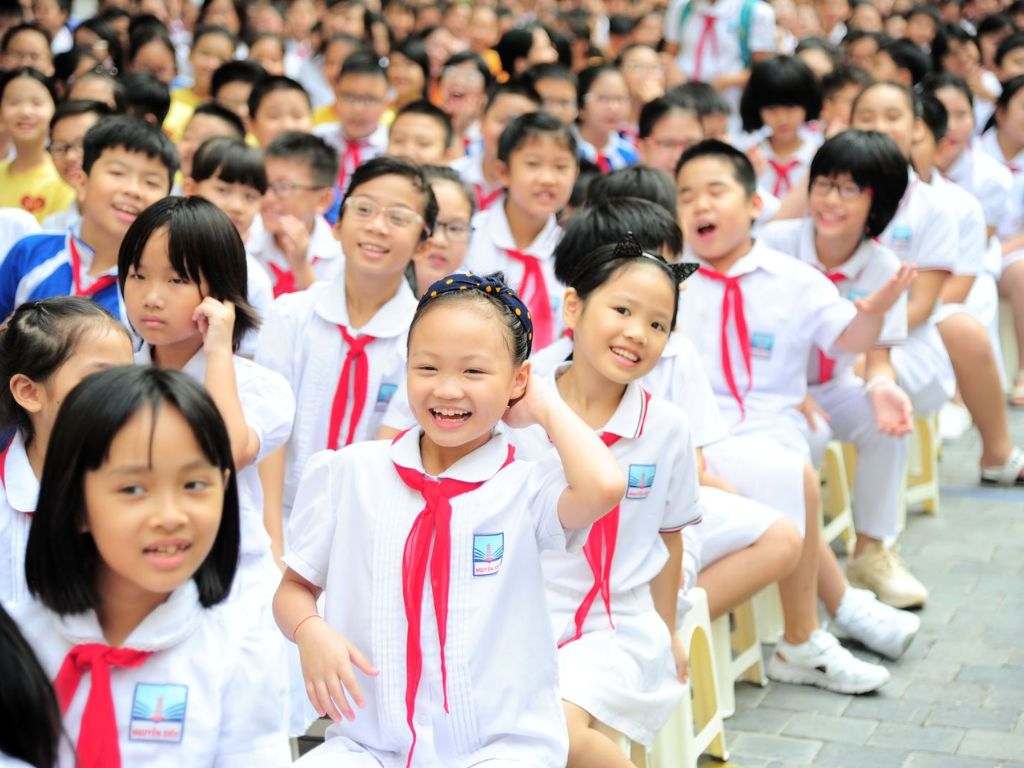 Đồng phục học sinh tiểu học nữ đẹp và phù hợp với lứa tuổi