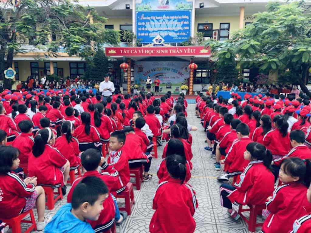 Bộ đồng phục học sinh tiểu học Việt Nam cần có thiết kế rộng rãi vừa phải