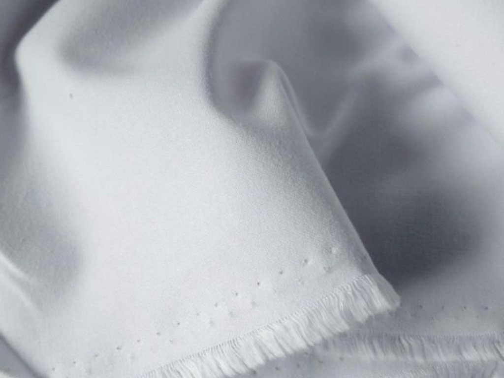 Vải kate là lựa chọn cực kỳ phổ biến cho áo sơ mi trắng học sinh