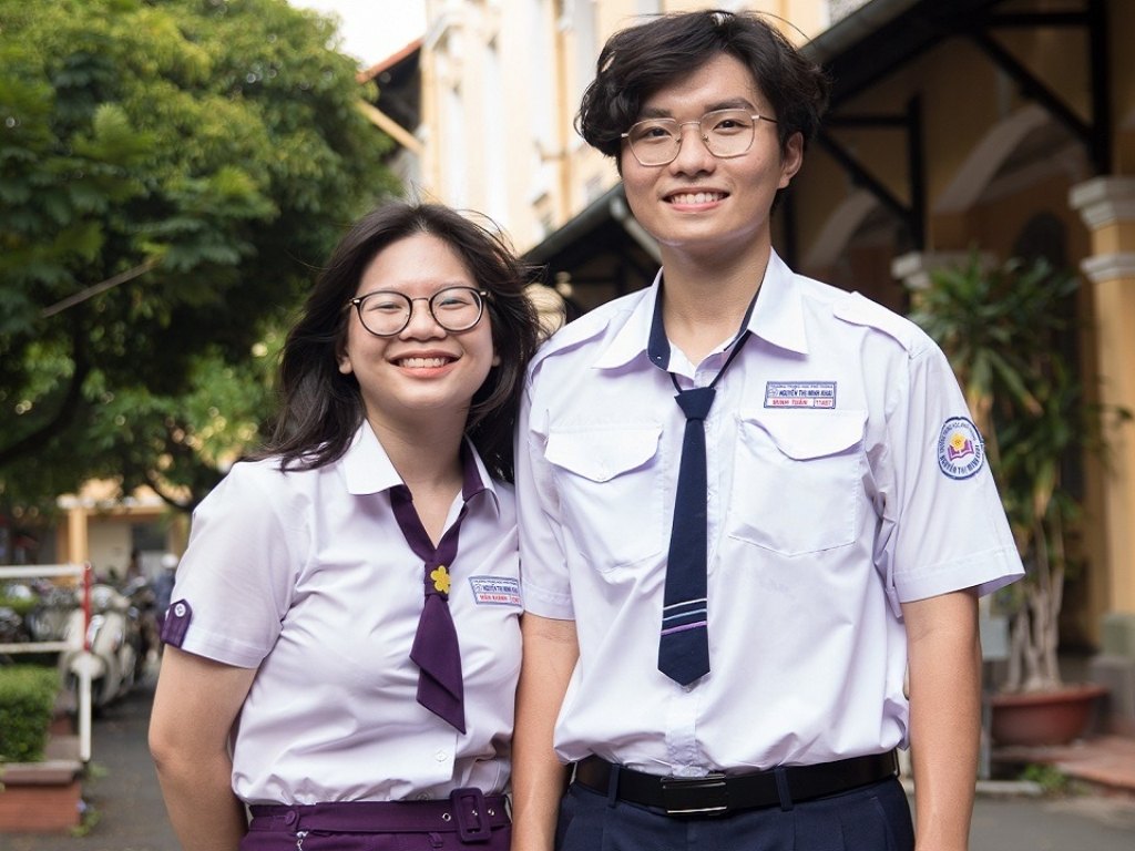 Chất liệu vải tốt không chỉ đảm bảo sự kín đáo mà còn giữ màu trắng sáng lâu hơn