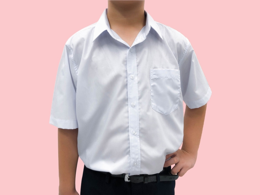 Vải may áo sơ mi trắng cần đủ dày dặn để đảm bảo sự kín đáo