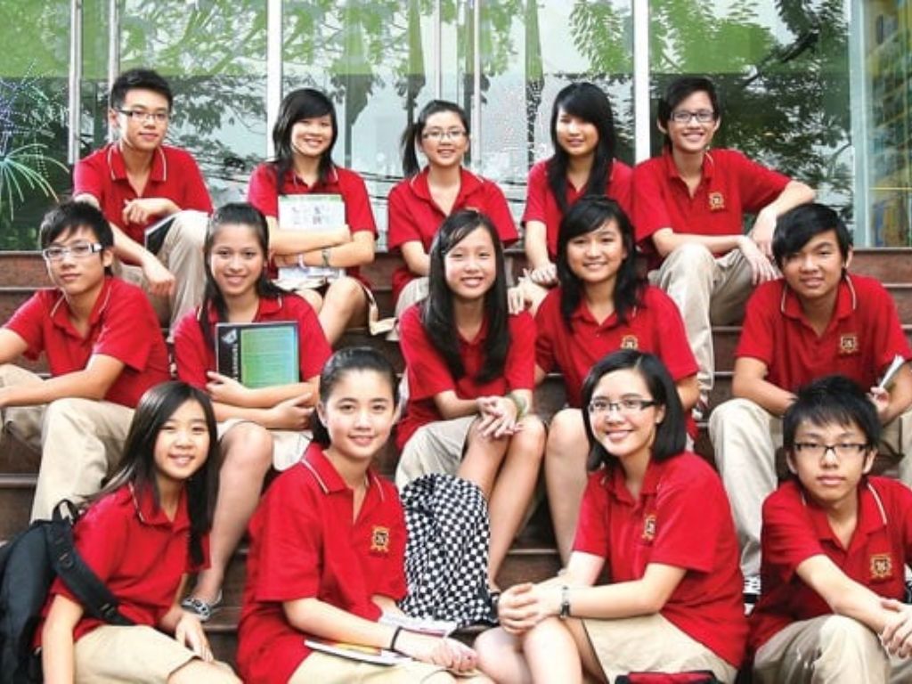 Học sinh bắt buộc mặc đồng phục trường vào tất cả các ngày học chính khóa trong tuần