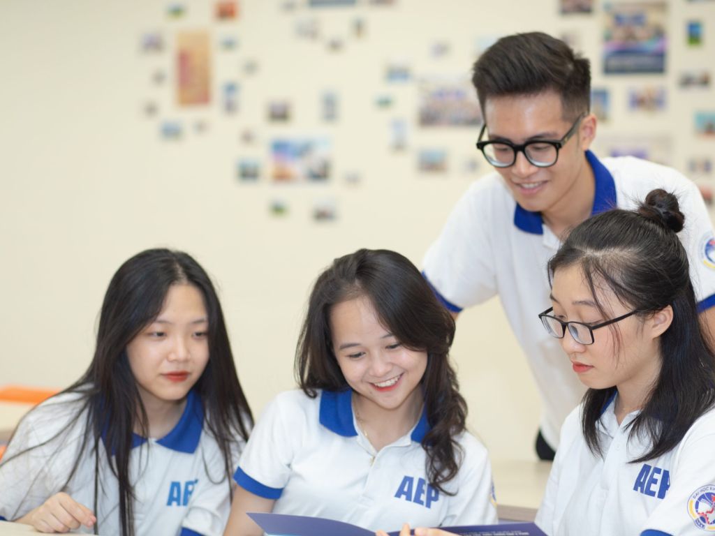 Việc bảo quản cũng rất quan trọng để giữ đồng phục luôn như mới
