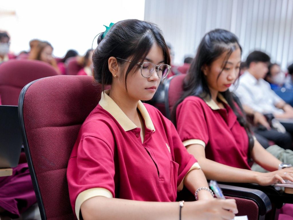 Đồng phục phải luôn được giữ gìn sạch sẽ
