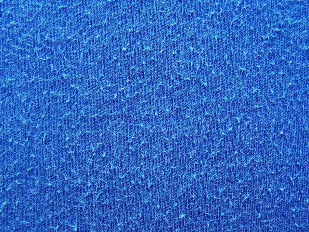 Chất liệu vải của áo nhóm rẻ có thể nhanh bị xù lông