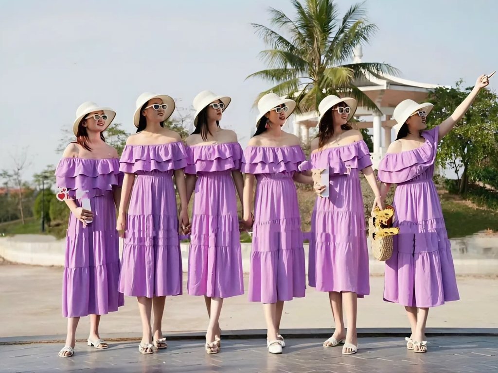 Bạn nên ưu tiên ga màu tươi sáng để đồ nhóm đi biển thêm phần nổi bật