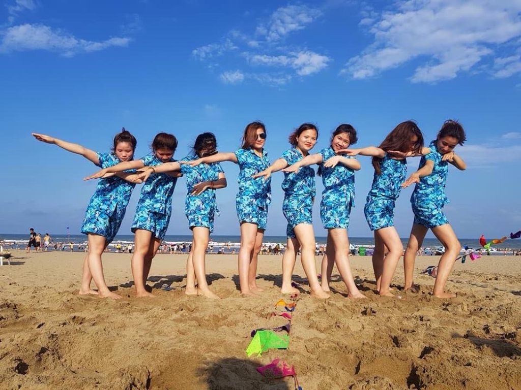 Đồ nhóm đi biển phù hợp giúp mang lại sự tiện dụng và thoải mái cần thiết