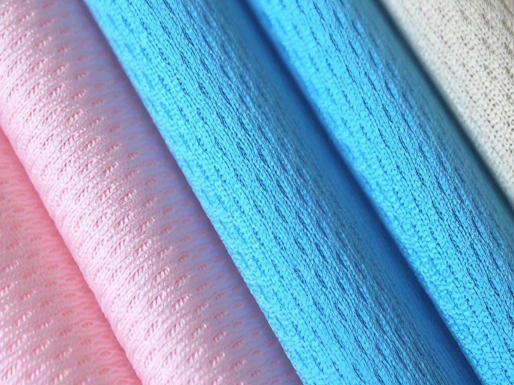 Vải thun lạnh có độ thoáng khí tốt, rất lý tưởng cho các đội nhóm thể thao