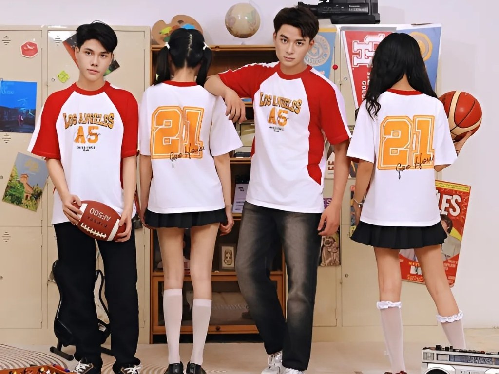 Tay raglan có phần tay áo khác màu với thân áo giúp tạo điểm nhấn cho áo thun nhóm