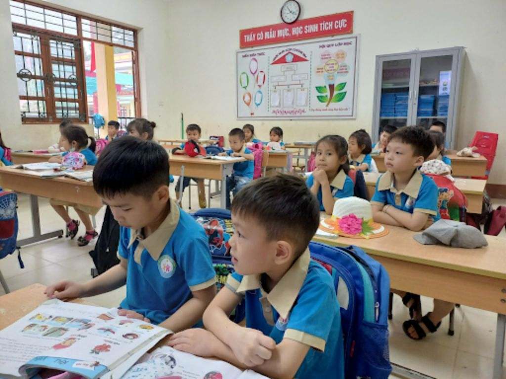 Áo polo giúp trẻ thoải mái học tập