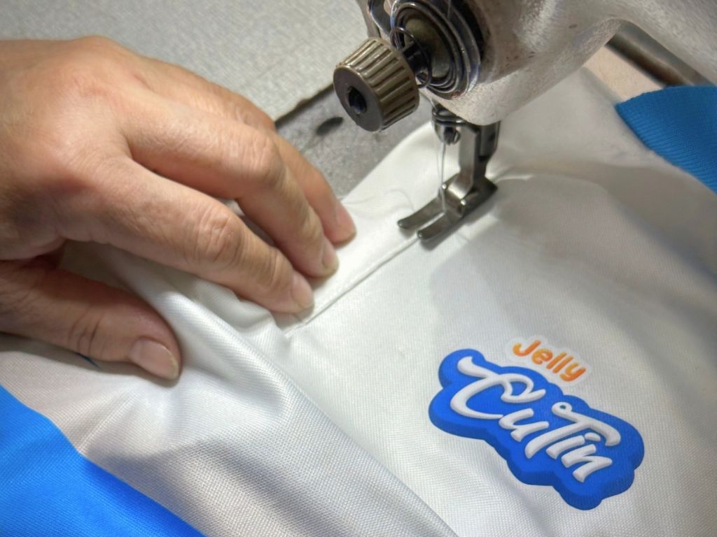 Chất lượng của một mẫu áo đồng phục học sinh tiểu học còn được đánh giá qua đường may