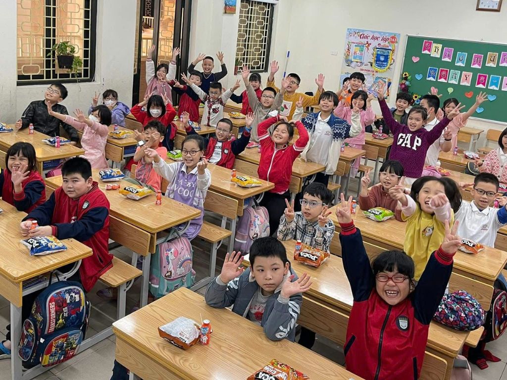 Mẫu áo đồng phục học sinh tiểu học phù hợp cần có kích thước vừa vặn