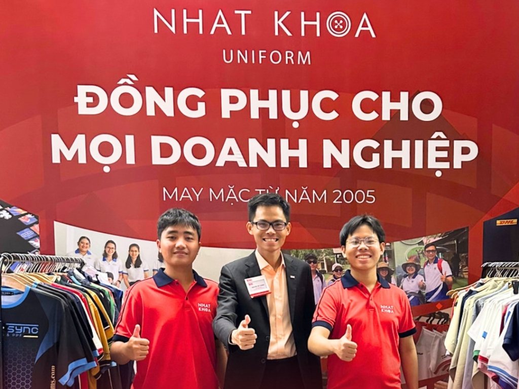 Nhất Khoa Uniform chuyên may in áo nhóm 4 người đẹp, độc