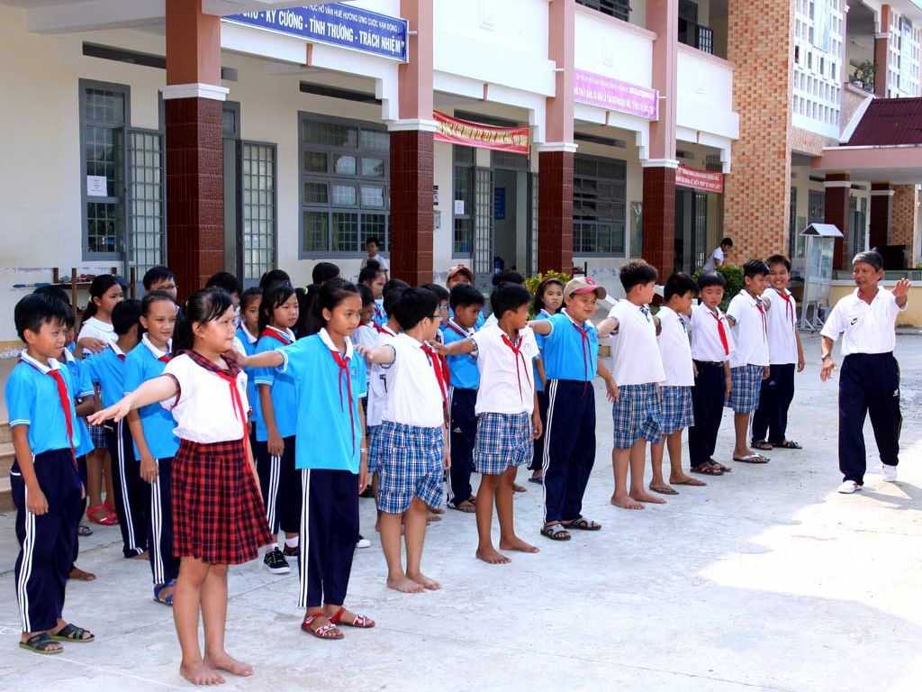 Size của đồng phục cần có kích thước vừa vặn với trẻ