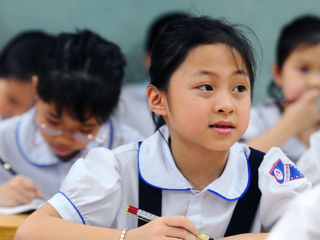 Lựa chọn mẫu mã phù hợp với quy định của trường khi may đồng phục