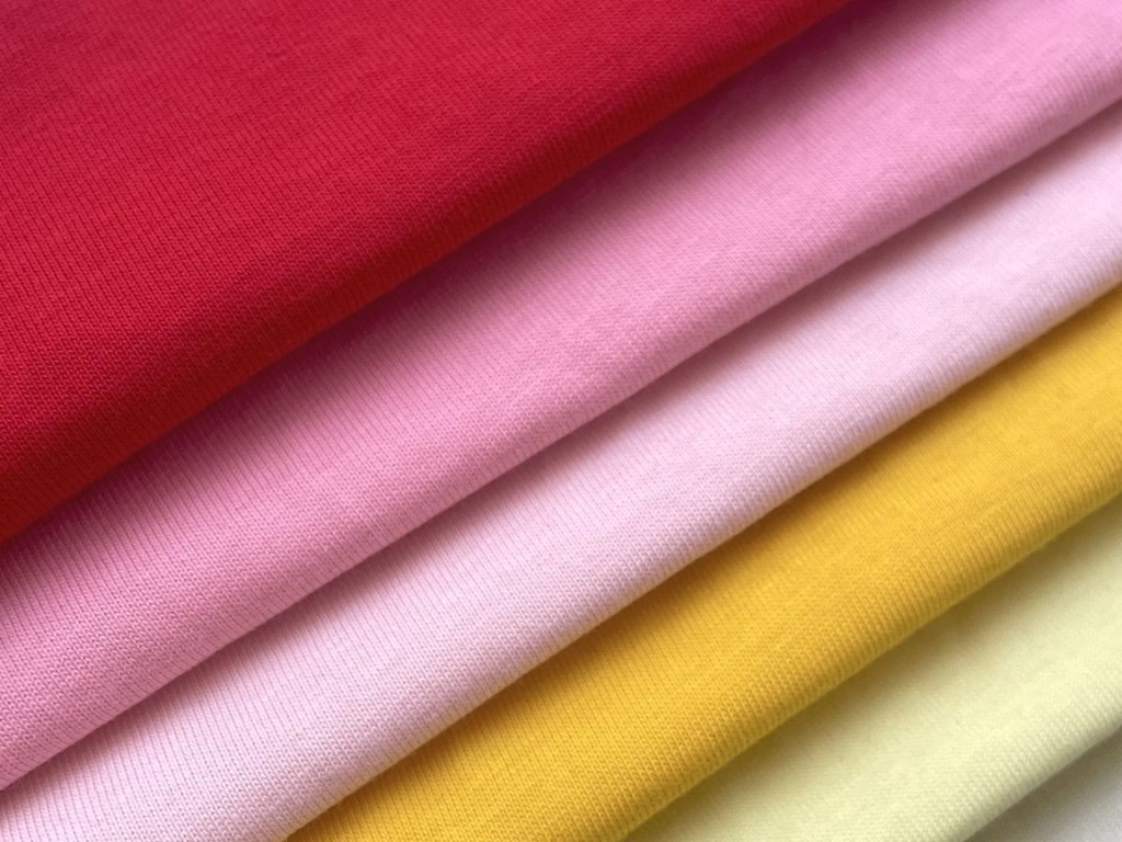 Vải cotton 100% là nhóm vải rất thông dụng khi may đồng phục áo nhóm