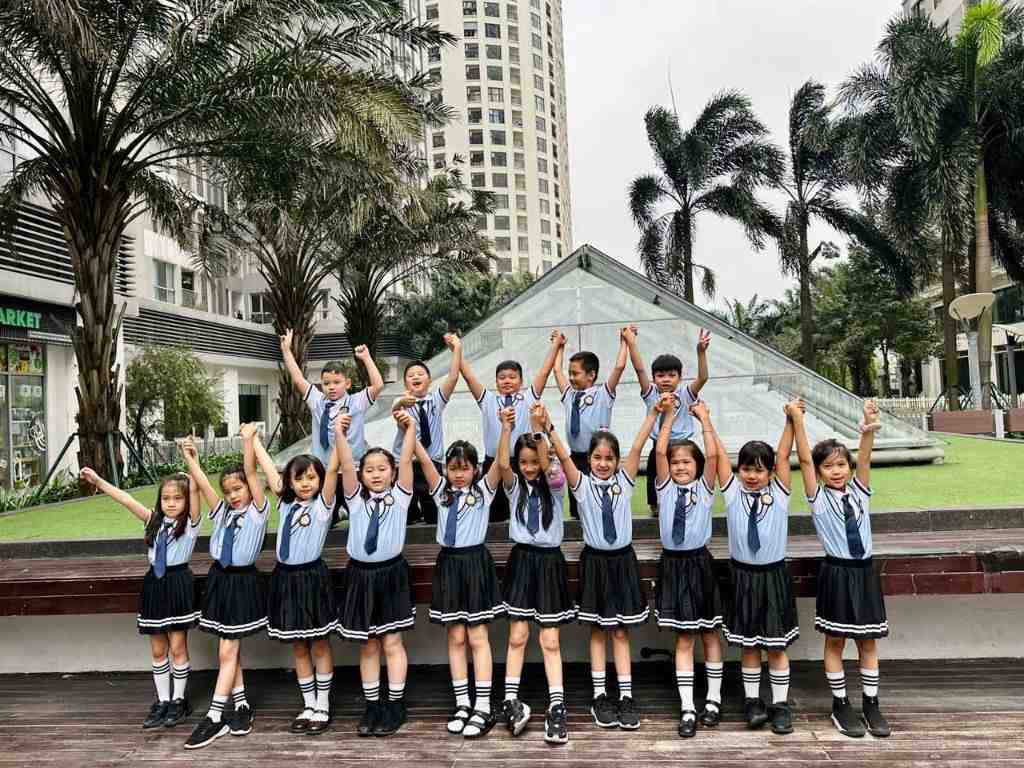Mẫu đồng phục học sinh tiểu học cần vừa vặn để trẻ thoải mái khi hoạt động