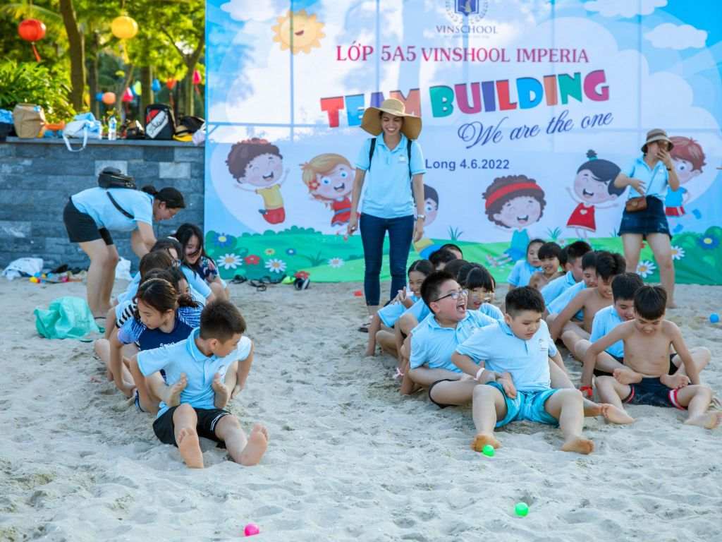 Mẫu đồng phục đẹp cần có màu sắc tươi sáng như màu xanh