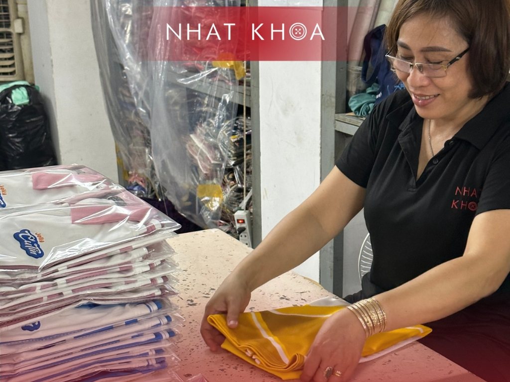 Xưởng may Nhất Khoa nhận đóng gói từng chiếc áo khi đặt in áo nhóm