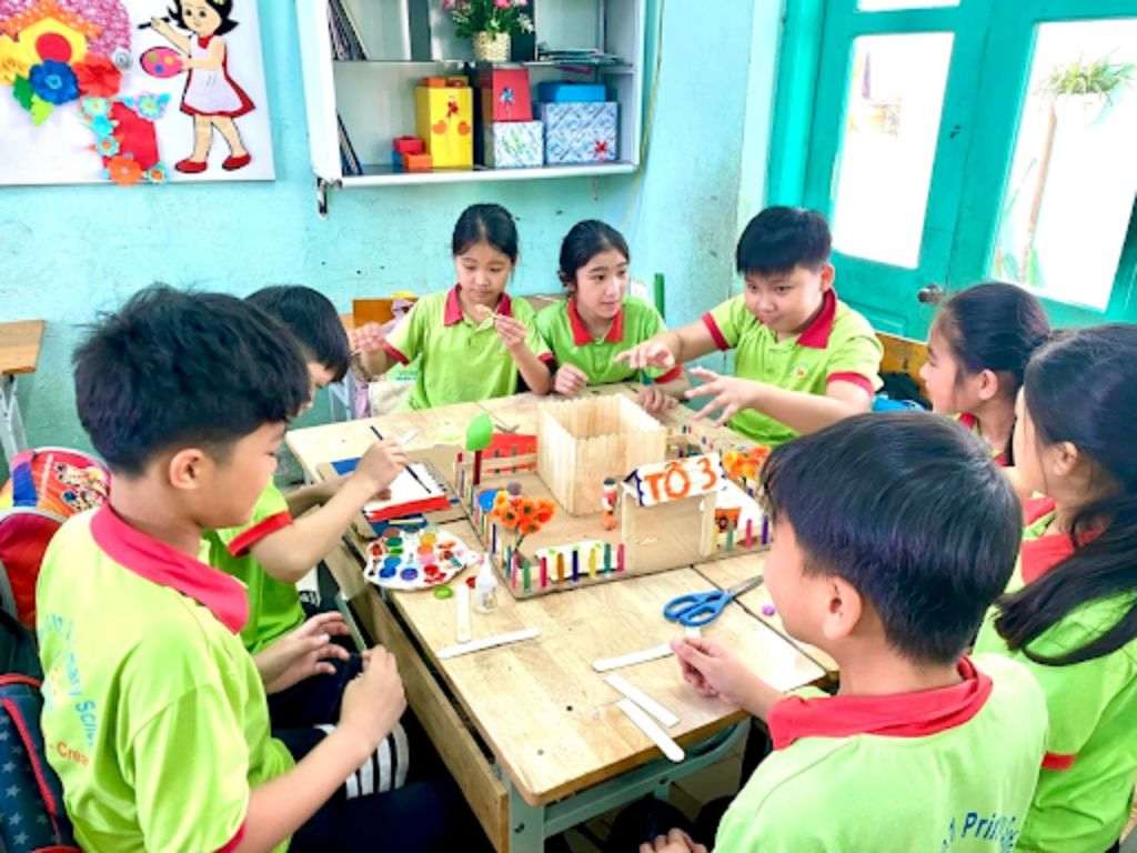 Mẫu đồng phục học sinh tiểu học cần đảm bảo màu sắc hài hòa