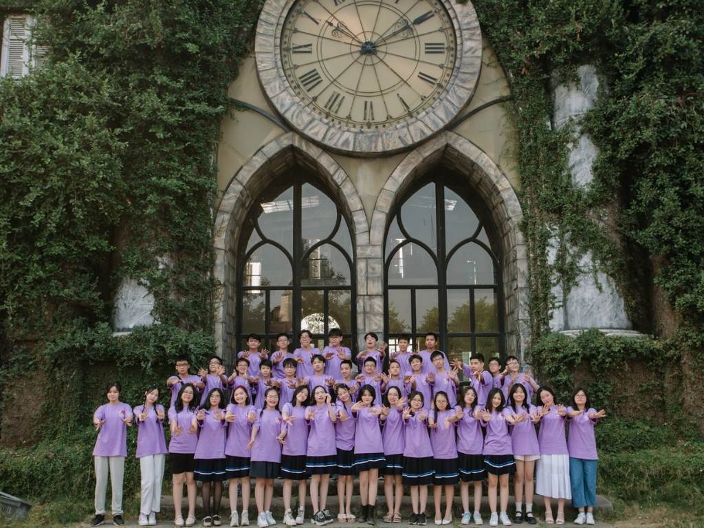 Mẫu áo nhóm đi du lịch kiểu cổ tròn phù hợp để làm áo nhóm mang tính kỷ niệm