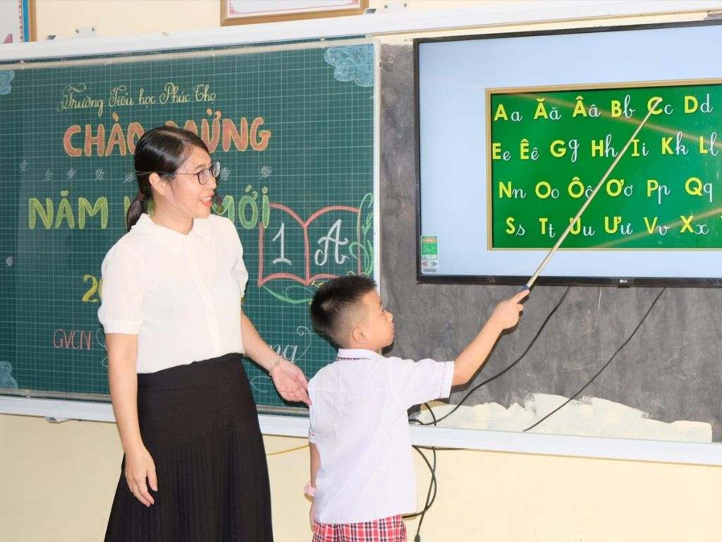 Thiết kế của bộ quần áo đồng phục học sinh tiểu học thể hiện sự gọn gàng