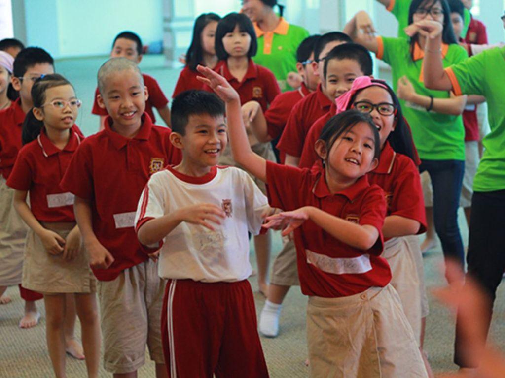 Yếu tố thoải mái phải được đặt lên hàng đầu khi mua áo phông đồng phục học sinh tiểu học