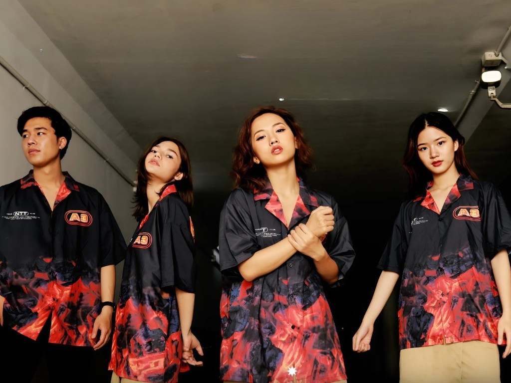 Một mẫu áo nhóm cực chất cần phải kết hợp ăn ý và hài hòa của nhiều yếu tố