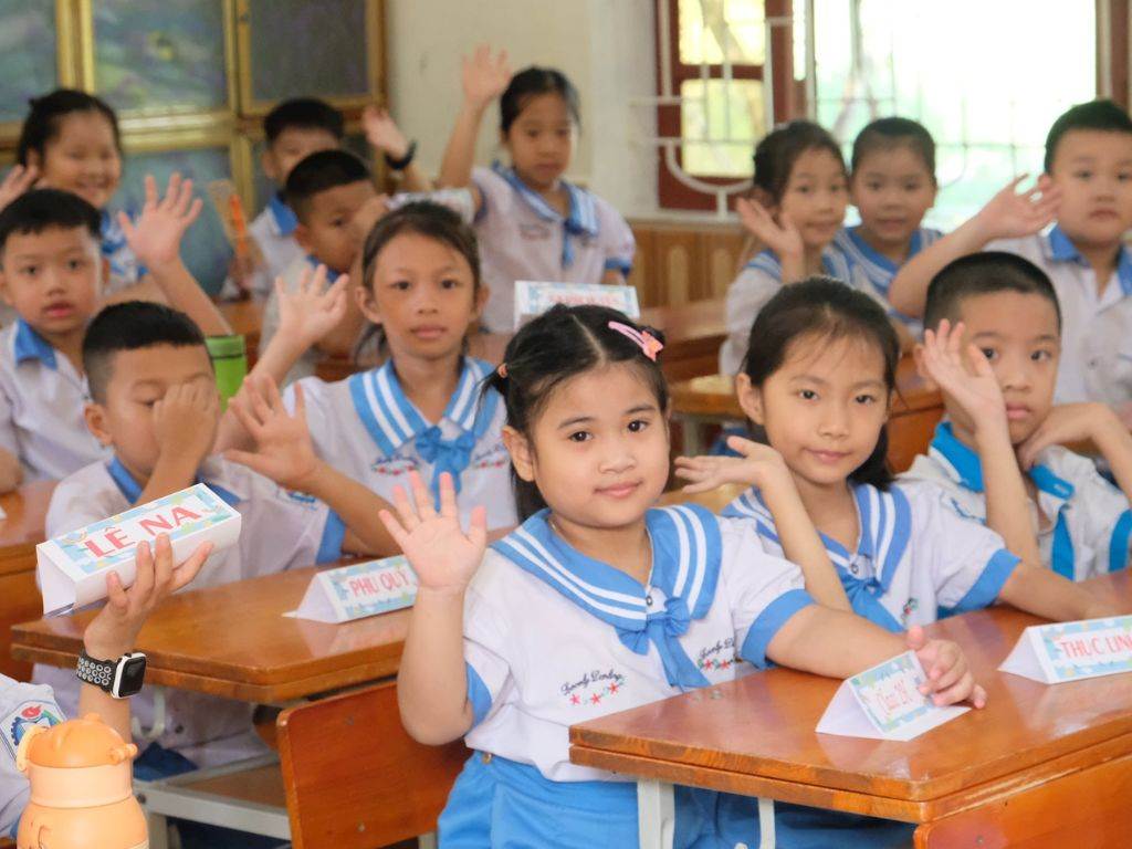 Đồng phục học sinh tiểu học TPHCM có thiết kế đơn giản