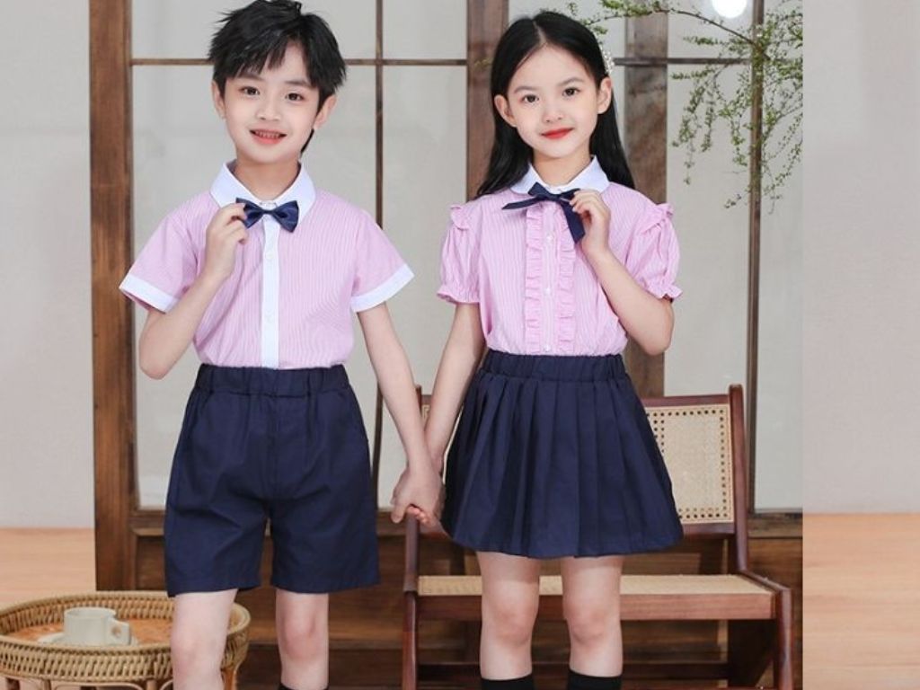 Quần giả váy là một thiết kế gồm quần short nhưng có một lớp vải phủ bên ngoài dạng váy