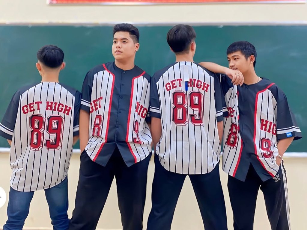 Áo nhóm nam form oversize tạo phong cách trẻ trung, năng động