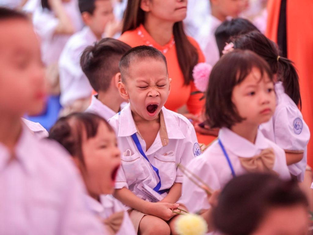 Bộ đồng phục cấp 1 chất lượng cần sử dụng chất liệu vải an toàn và thoáng mát cho trẻ