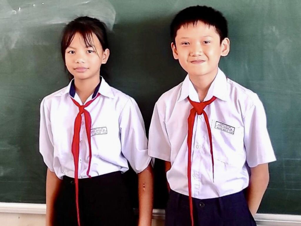 Màu sắc được sử dụng để may đồng phục thường là màu trắng