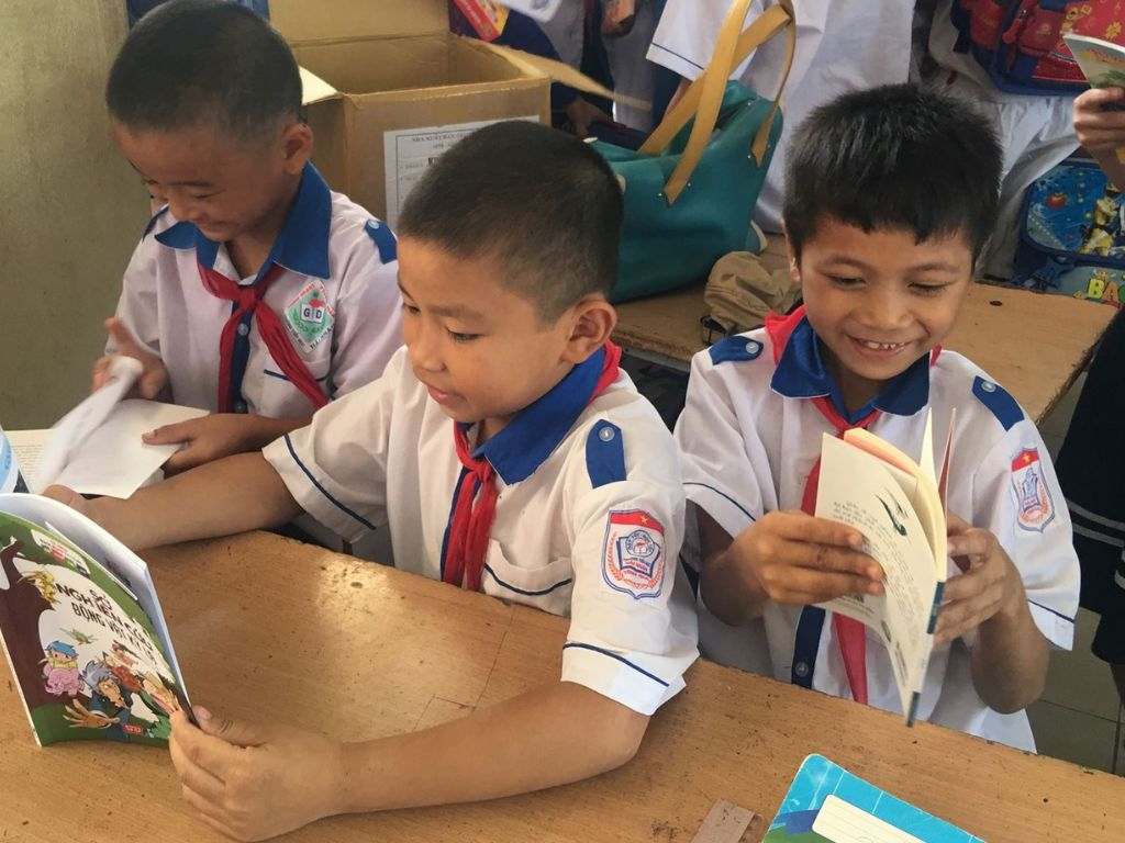 Chọn cửa hàng mua đồng phục cần phù hợp với kích thước của trẻ