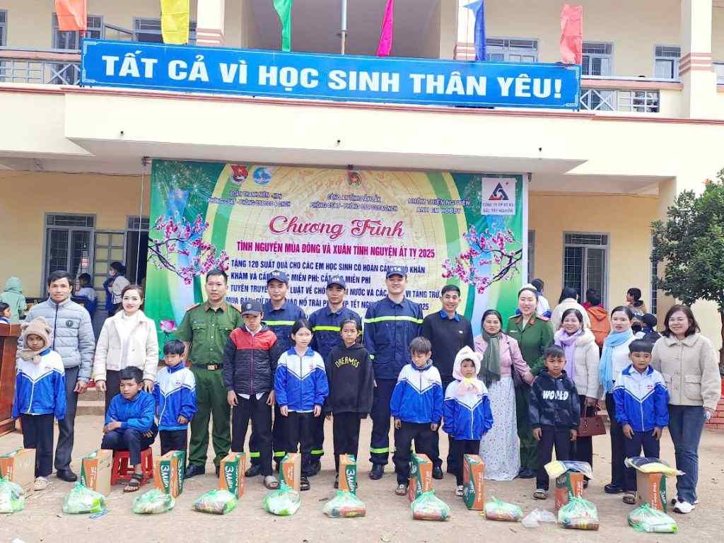 Đồng phục giúp xóa bỏ khoảng cách về điều kiện kinh tế giữa các em