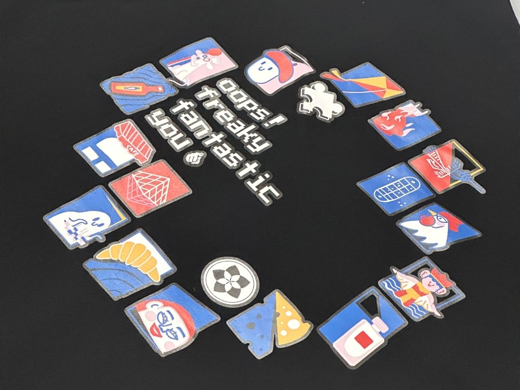 Bạn nên chọn màu sắc cho hình in áo nhóm có độ tương phản tốt với màu nền của áo