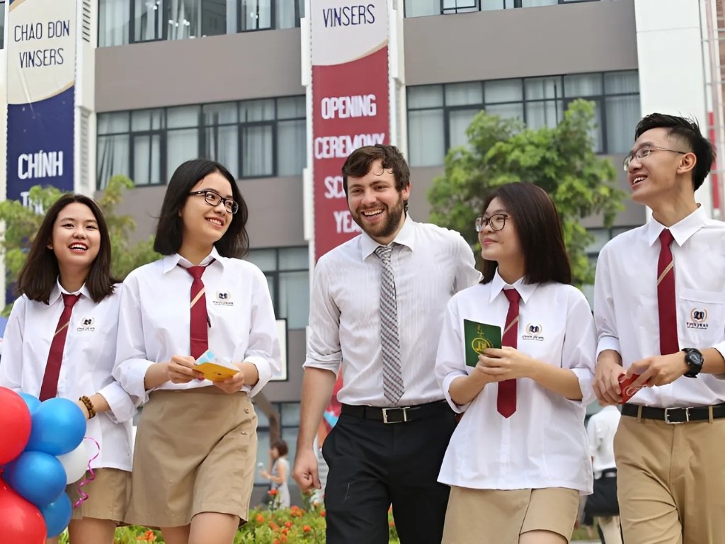 Một logo áo nhóm ấn tượng sẽ nâng tầm giá trị chiếc áo, tạo cảm giác chuyên nghiệp