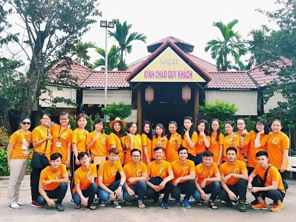 Màu áo nhóm phù hợp có thể tạo ra cảm giác năng động và chuyên nghiệp