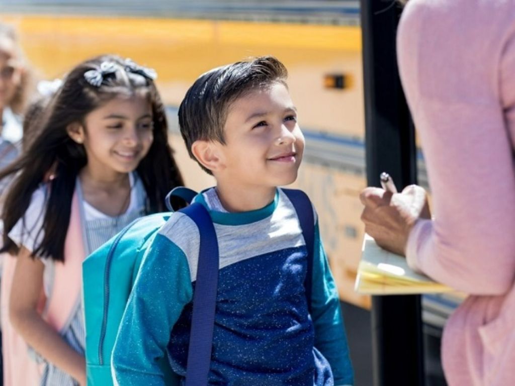 Mẫu đồng phục học sinh cấp 1 cần đảm bảo màu sắc hài hòa