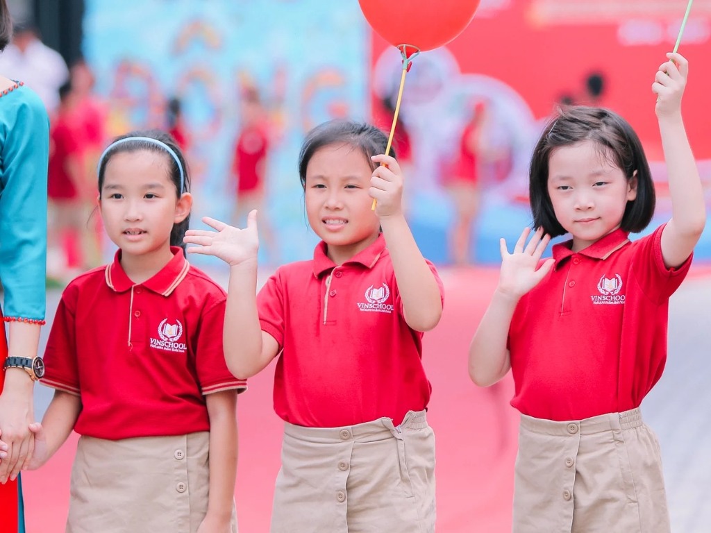 Kích thước cho logo khoảng từ 8 - 10 cm là lựa chọn tối ưu về chi phí