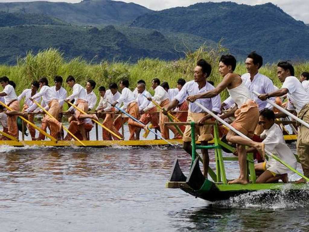 Mặc đồng phục tour Myanmar 30 4 để dễ dàng nhận diện thành viên