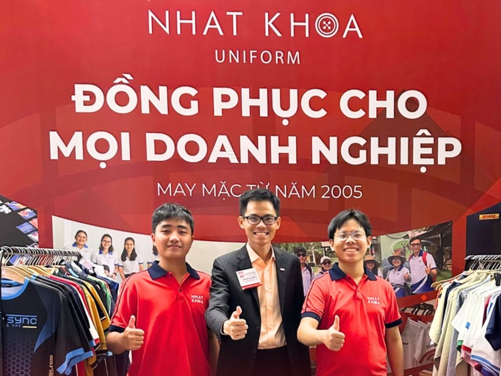Nhất Khoa Uniform nhận thiết kế miễn phí logo 30 4 1 5 đẹp và độc đáo