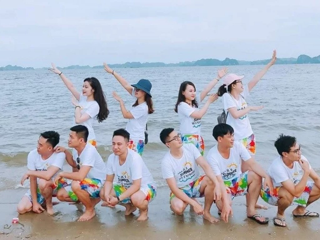 Sau khi quyết định được 30 4 đi chơi đâu, bạn nên chọn áo có kiểu dáng thoải mải